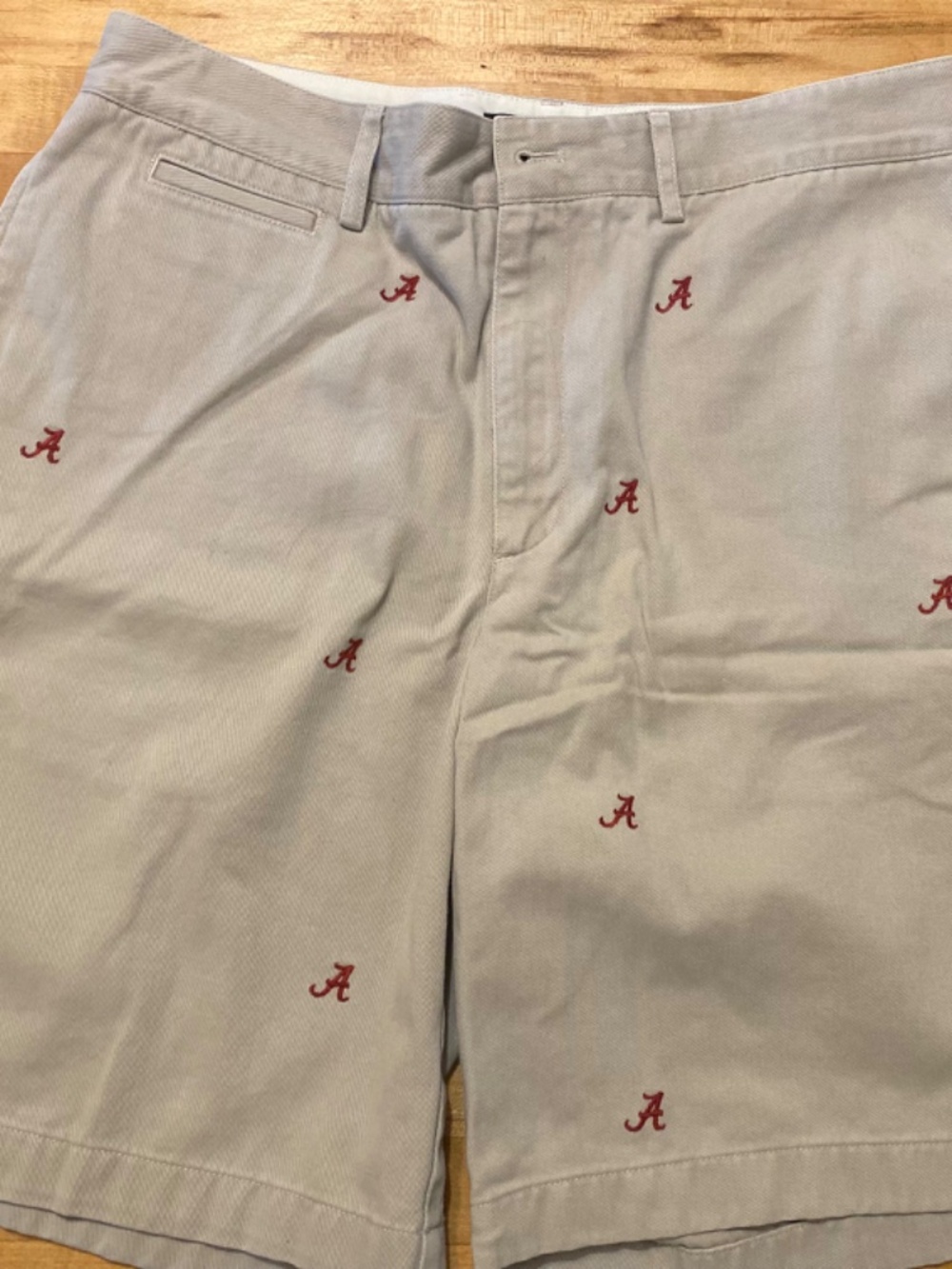 University of Alabama khaki logo shorts